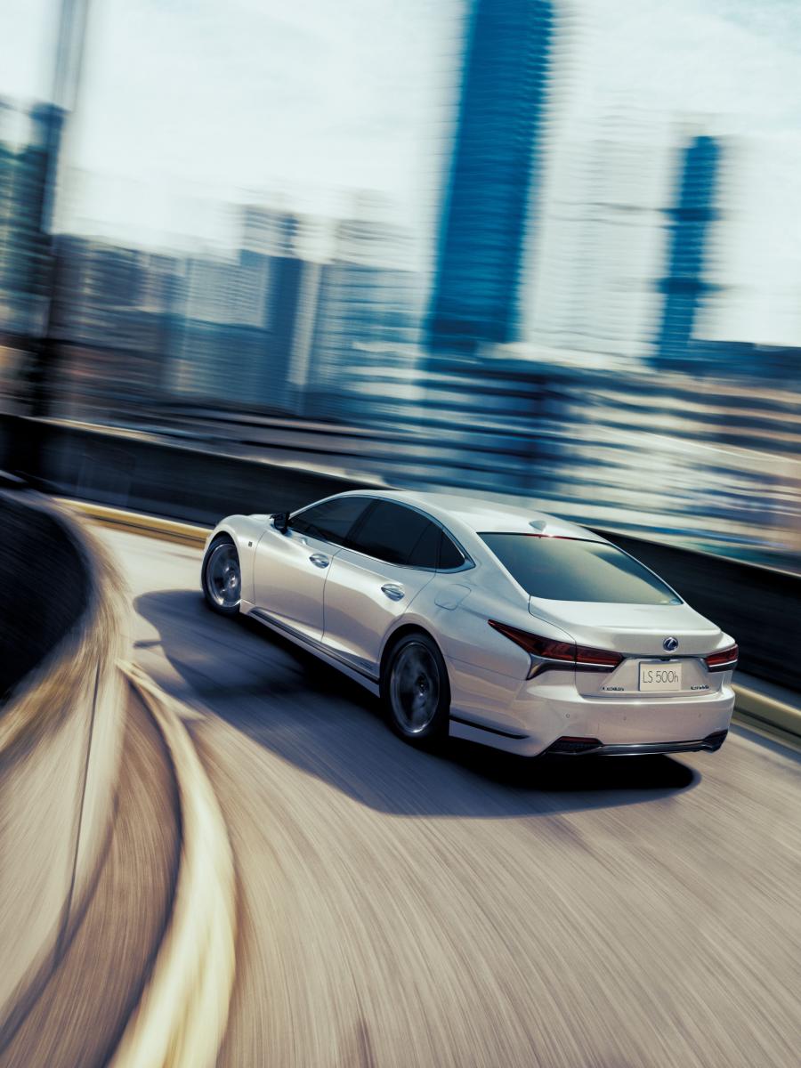  Lexus LS500h F-Sport 2017 года  (JP) (фото 3 из 3)